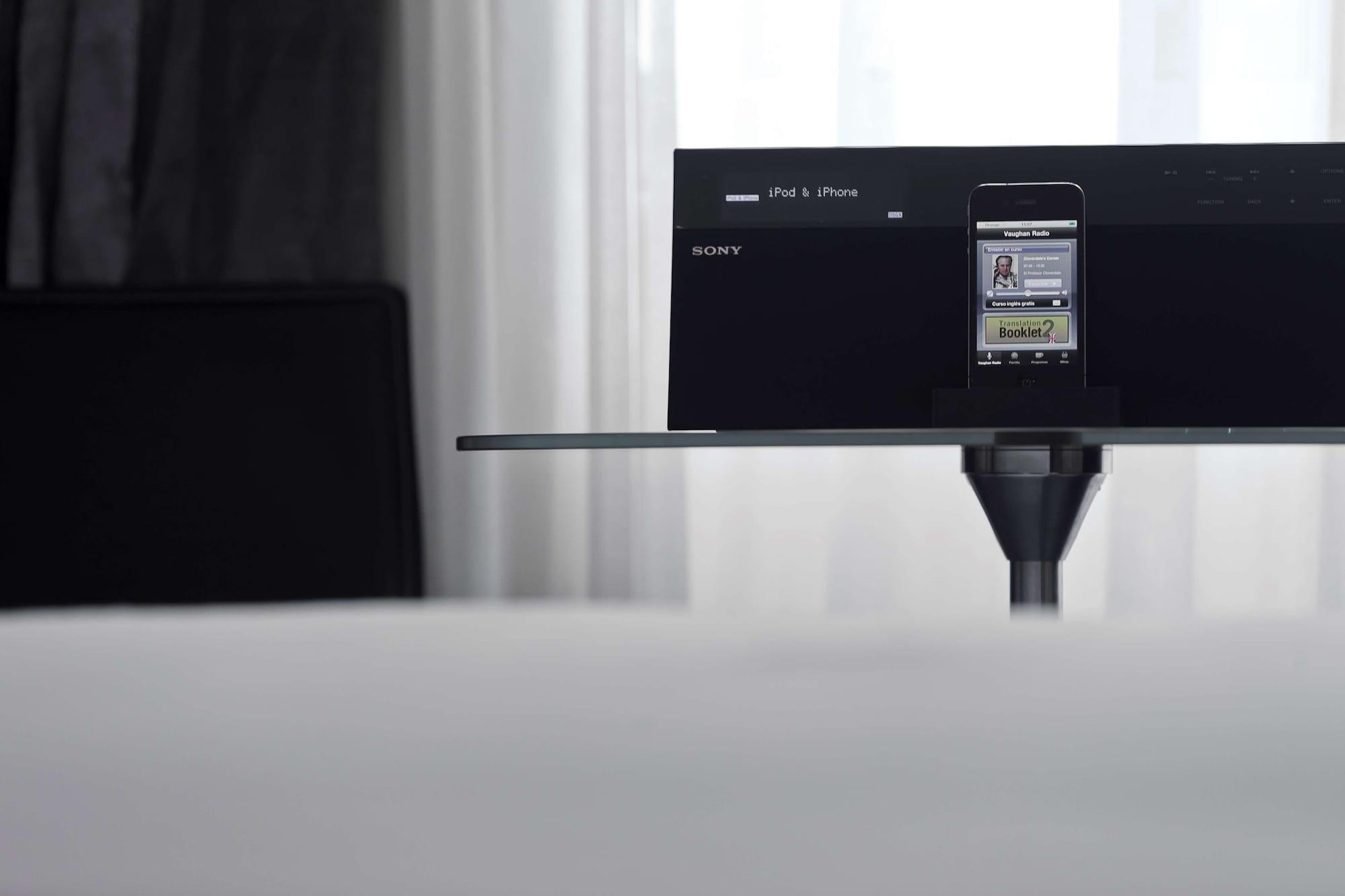 בילבאו Hotel Lopez De Haro מראה חיצוני תמונה The Apple Remote Dock