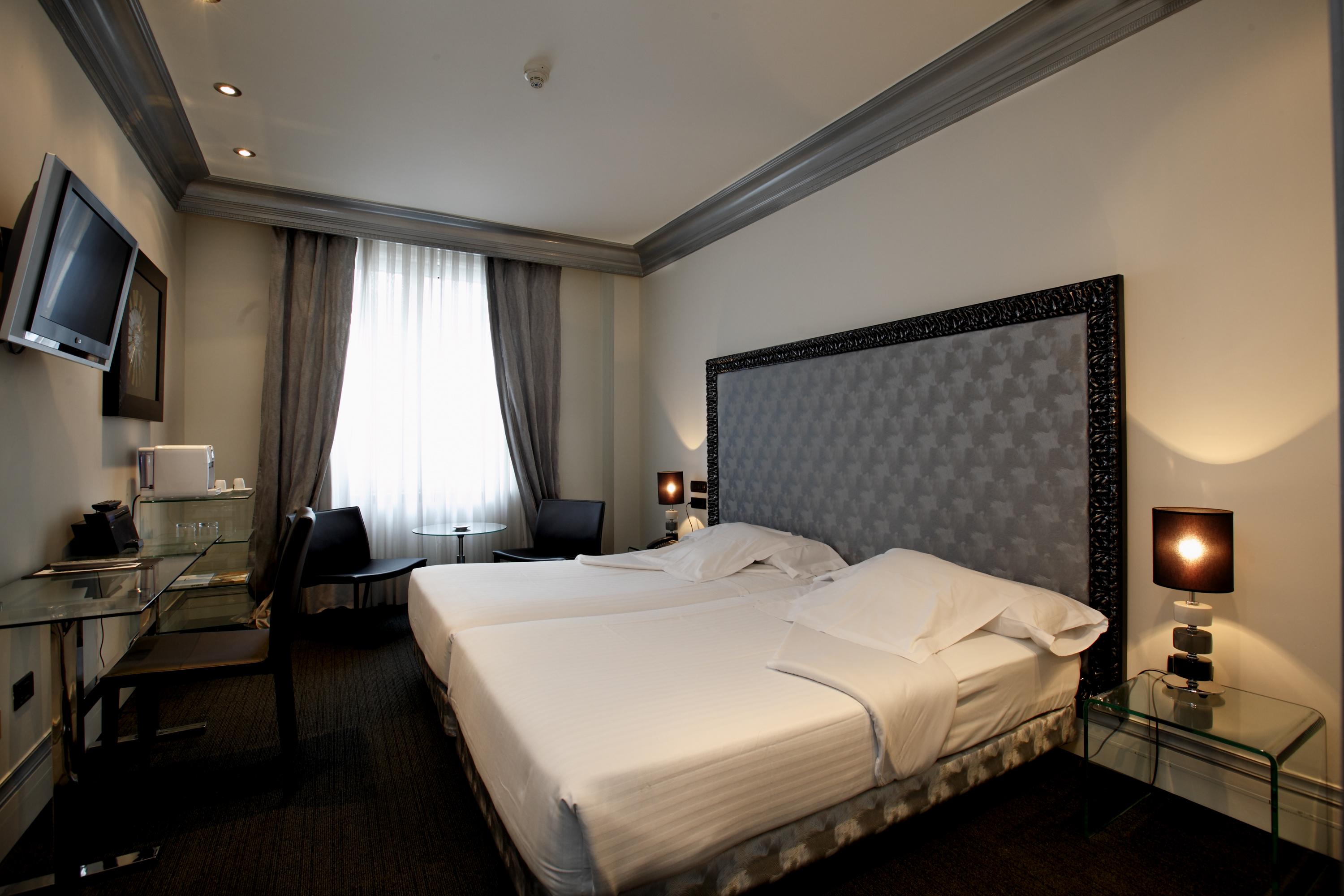 בילבאו Hotel Lopez De Haro מראה חיצוני תמונה A room at the hotel