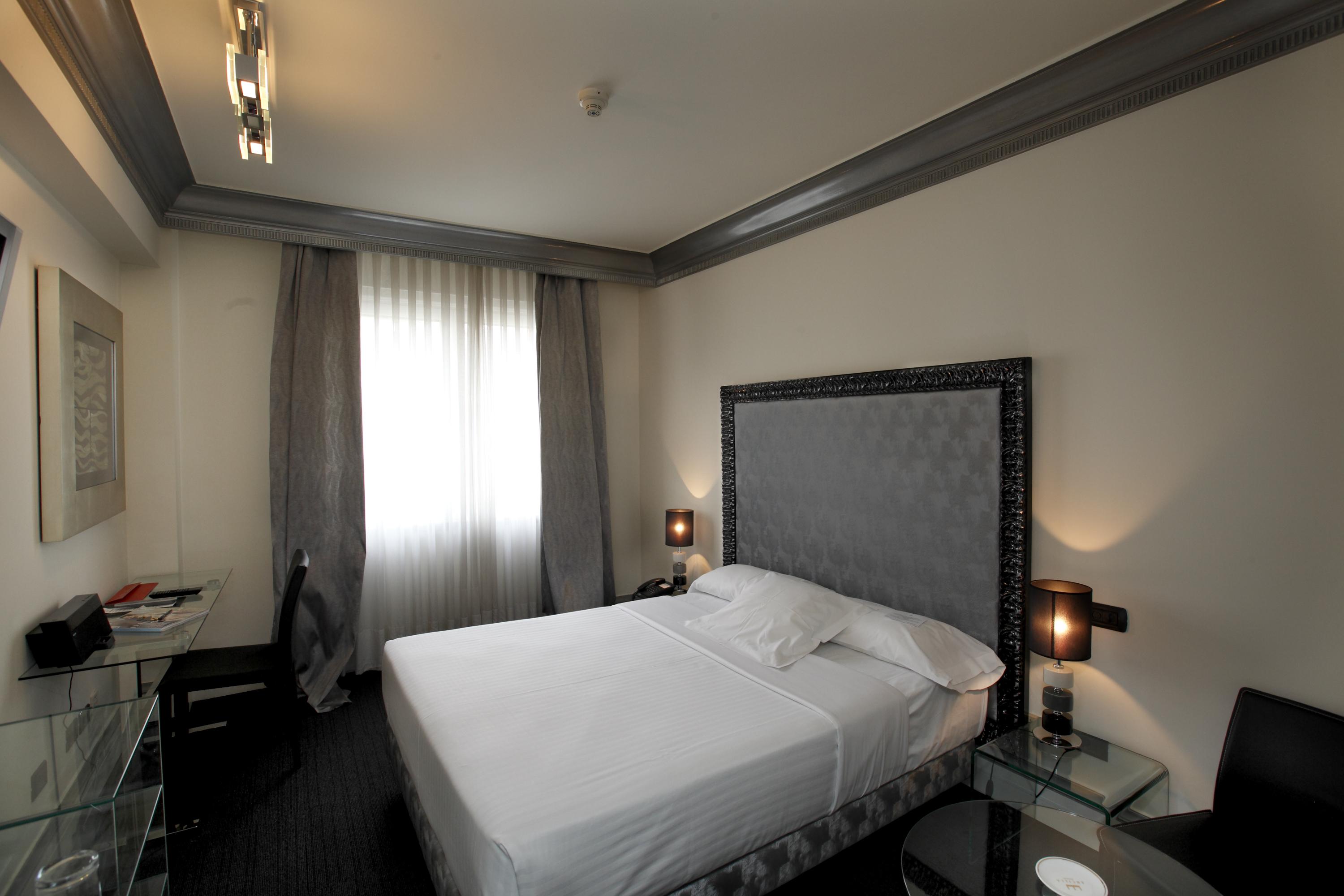 בילבאו Hotel Lopez De Haro מראה חיצוני תמונה A room at the hotel