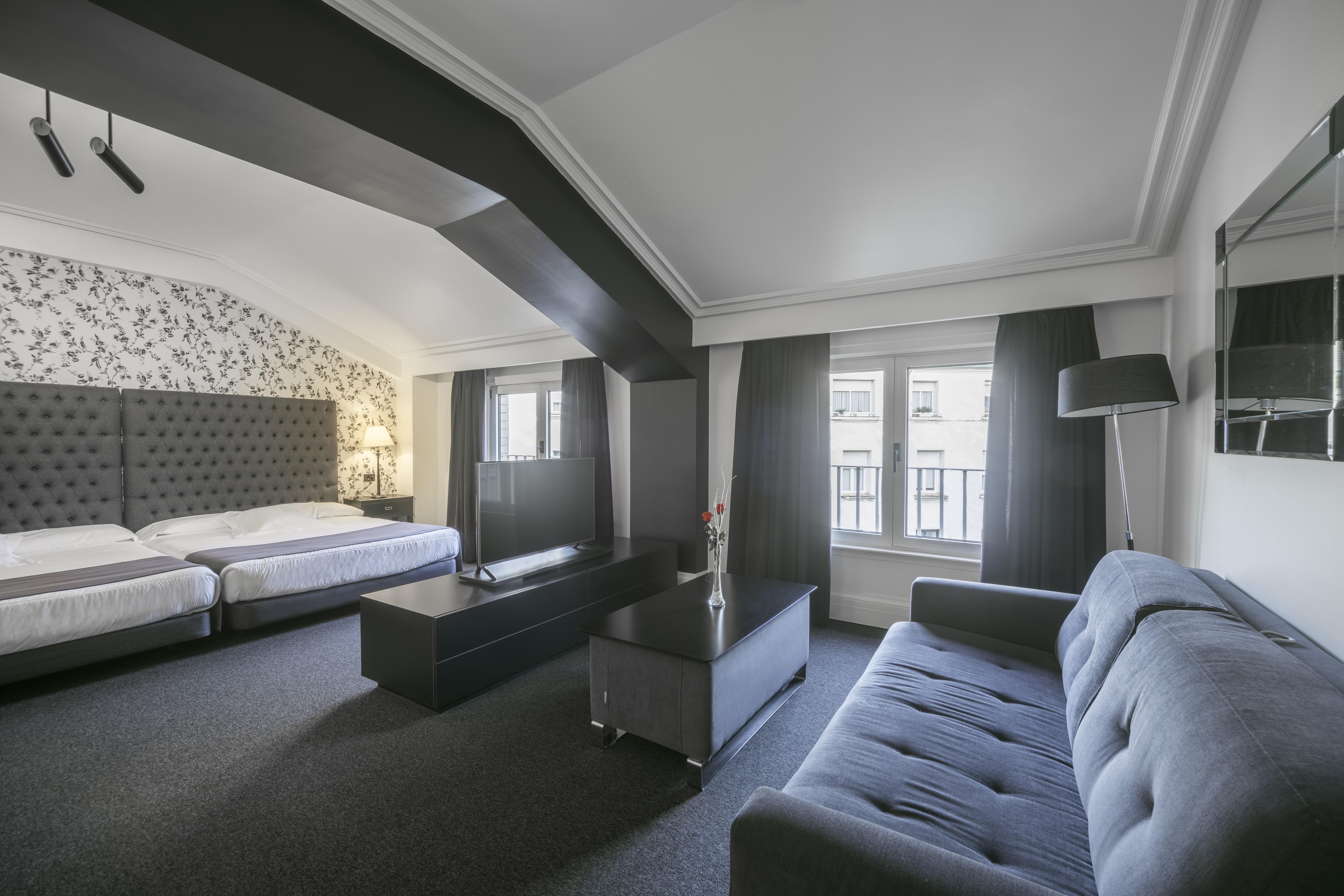 בילבאו Hotel Lopez De Haro מראה חיצוני תמונה Suite