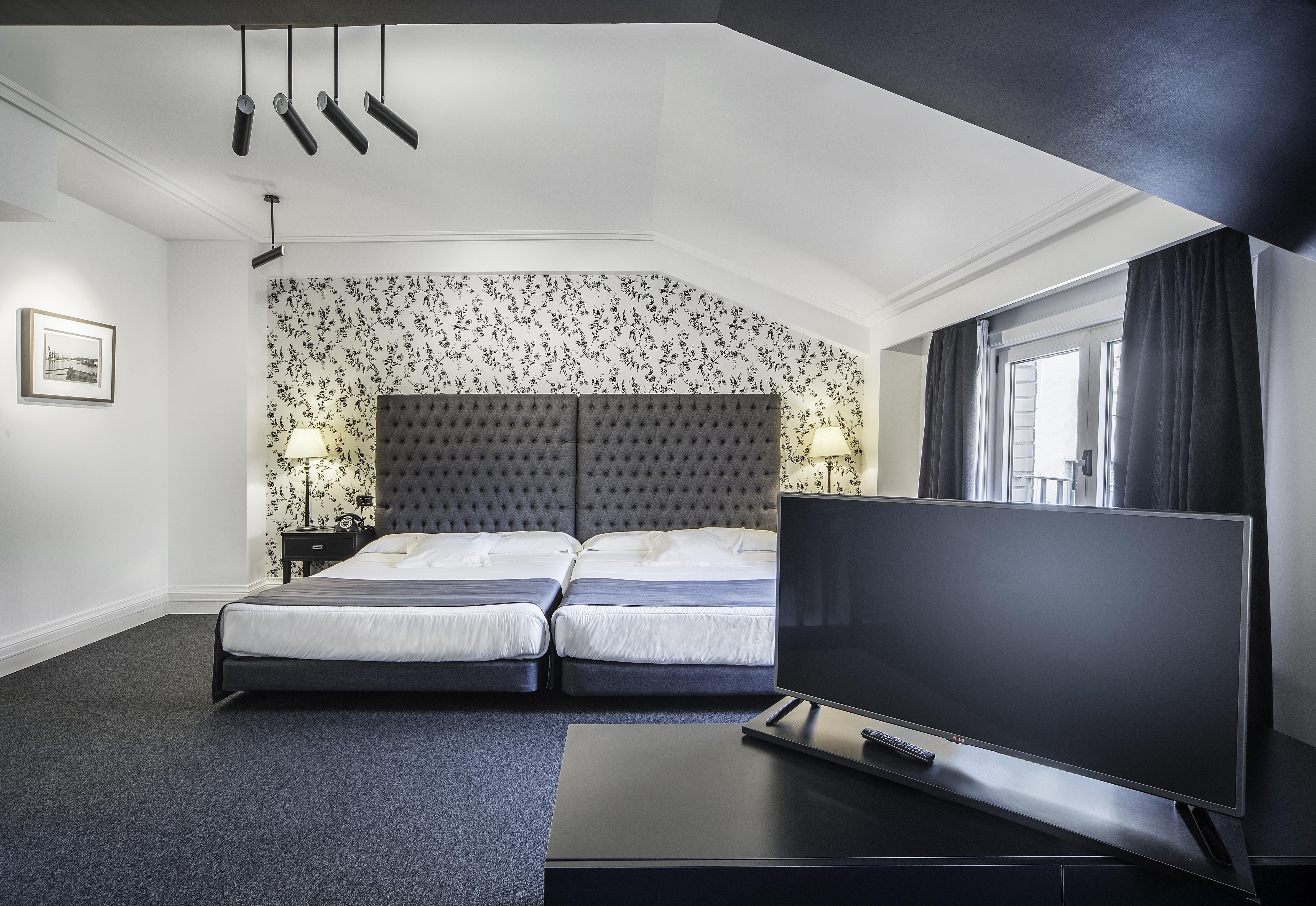 בילבאו Hotel Lopez De Haro מראה חיצוני תמונה A room at the hotel
