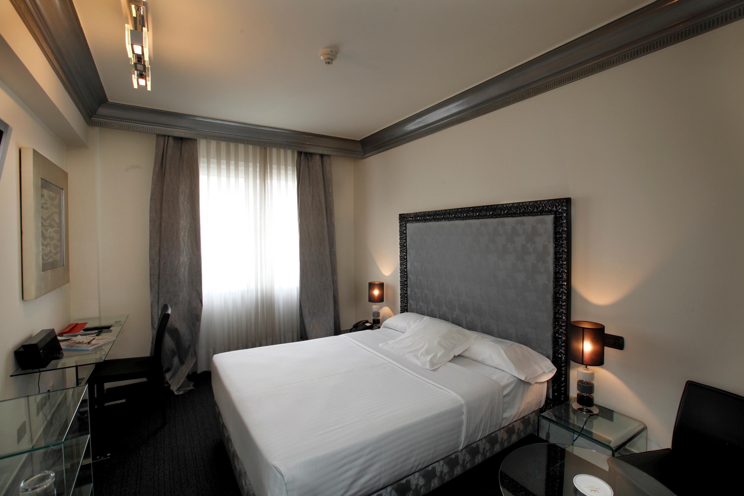 בילבאו Hotel Lopez De Haro מראה חיצוני תמונה A room at the hotel