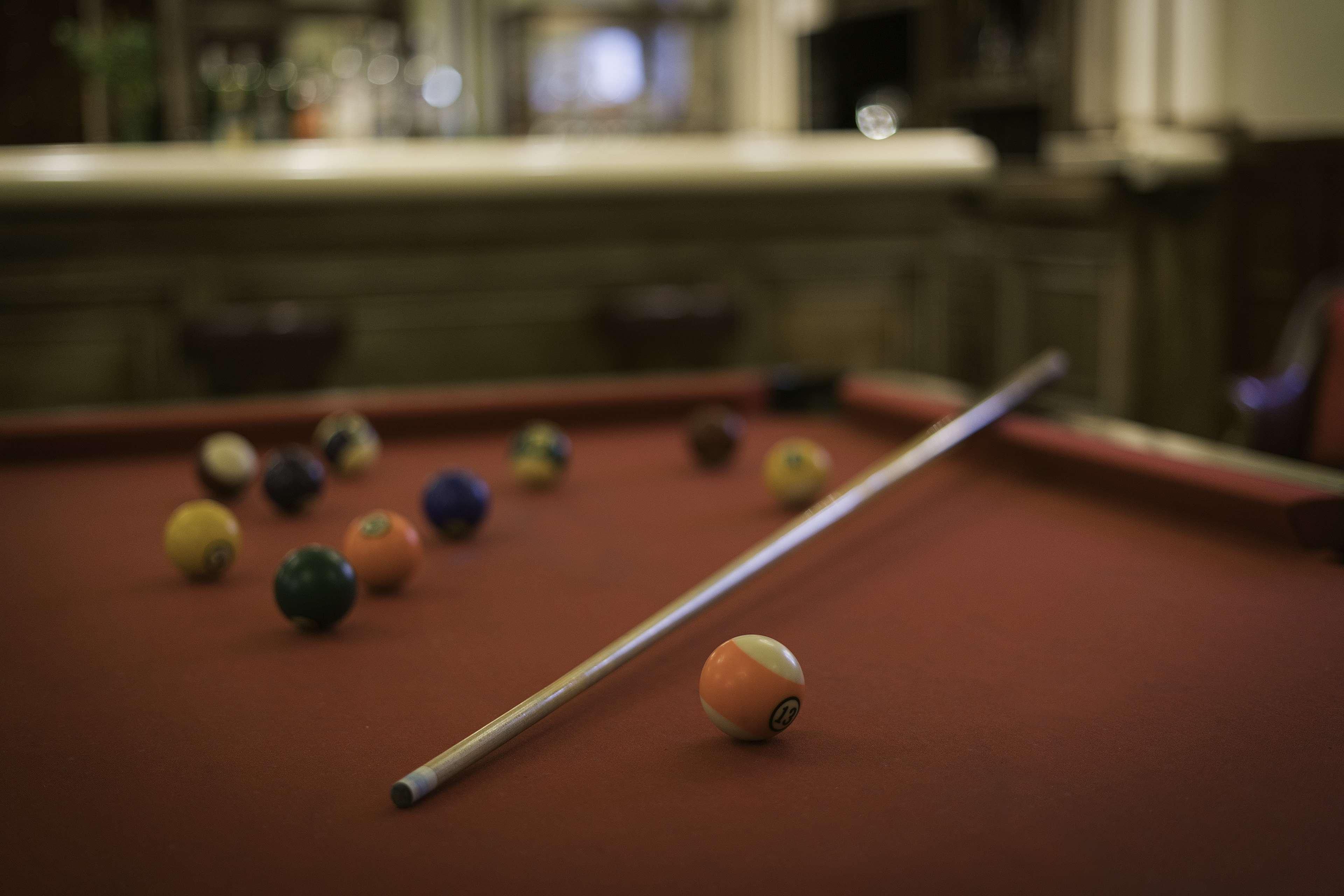 בילבאו Hotel Lopez De Haro מראה חיצוני תמונה Pool table