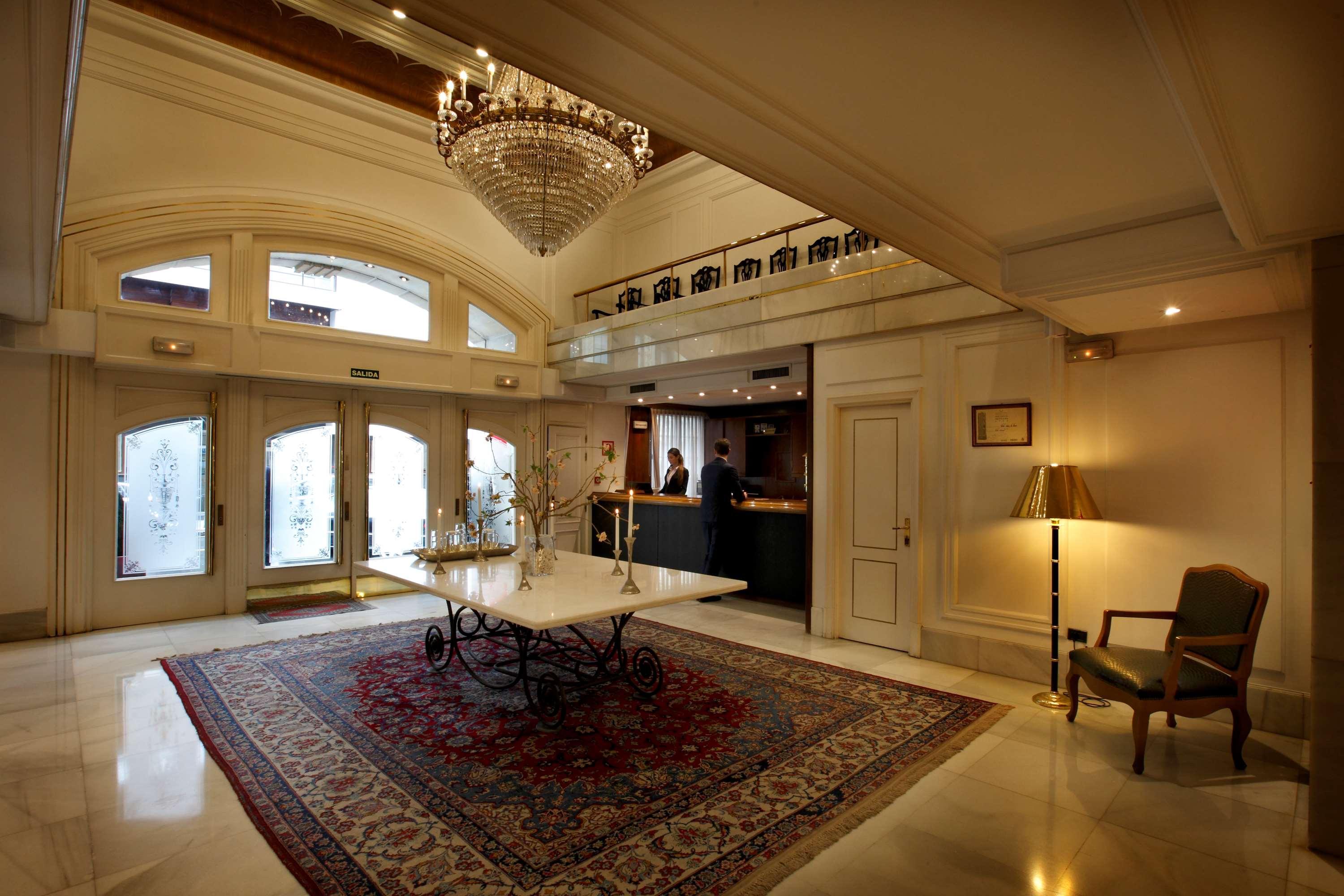 בילבאו Hotel Lopez De Haro מראה חיצוני תמונה The lobby of the hotel