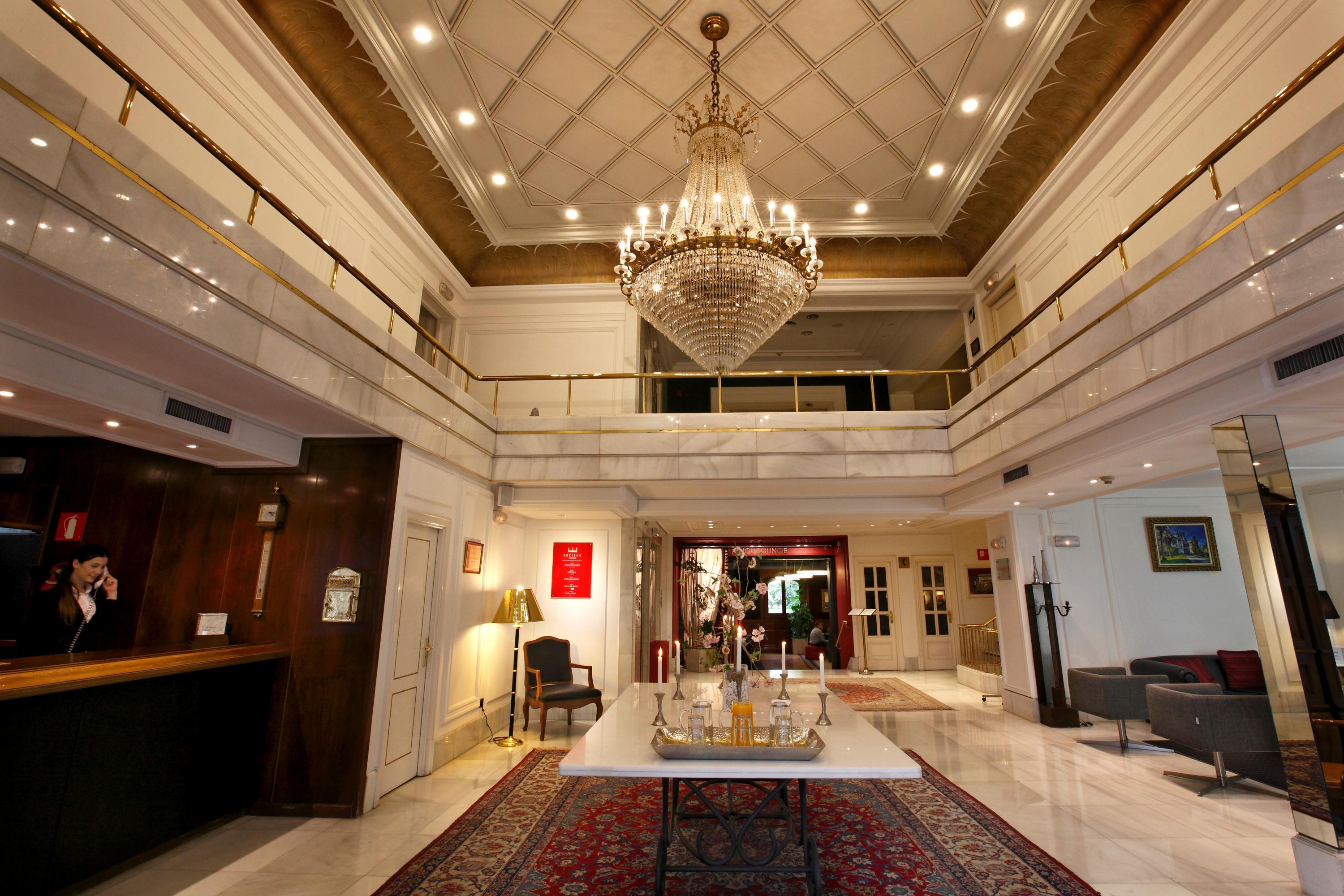 בילבאו Hotel Lopez De Haro מראה חיצוני תמונה The lobby of the hotel
