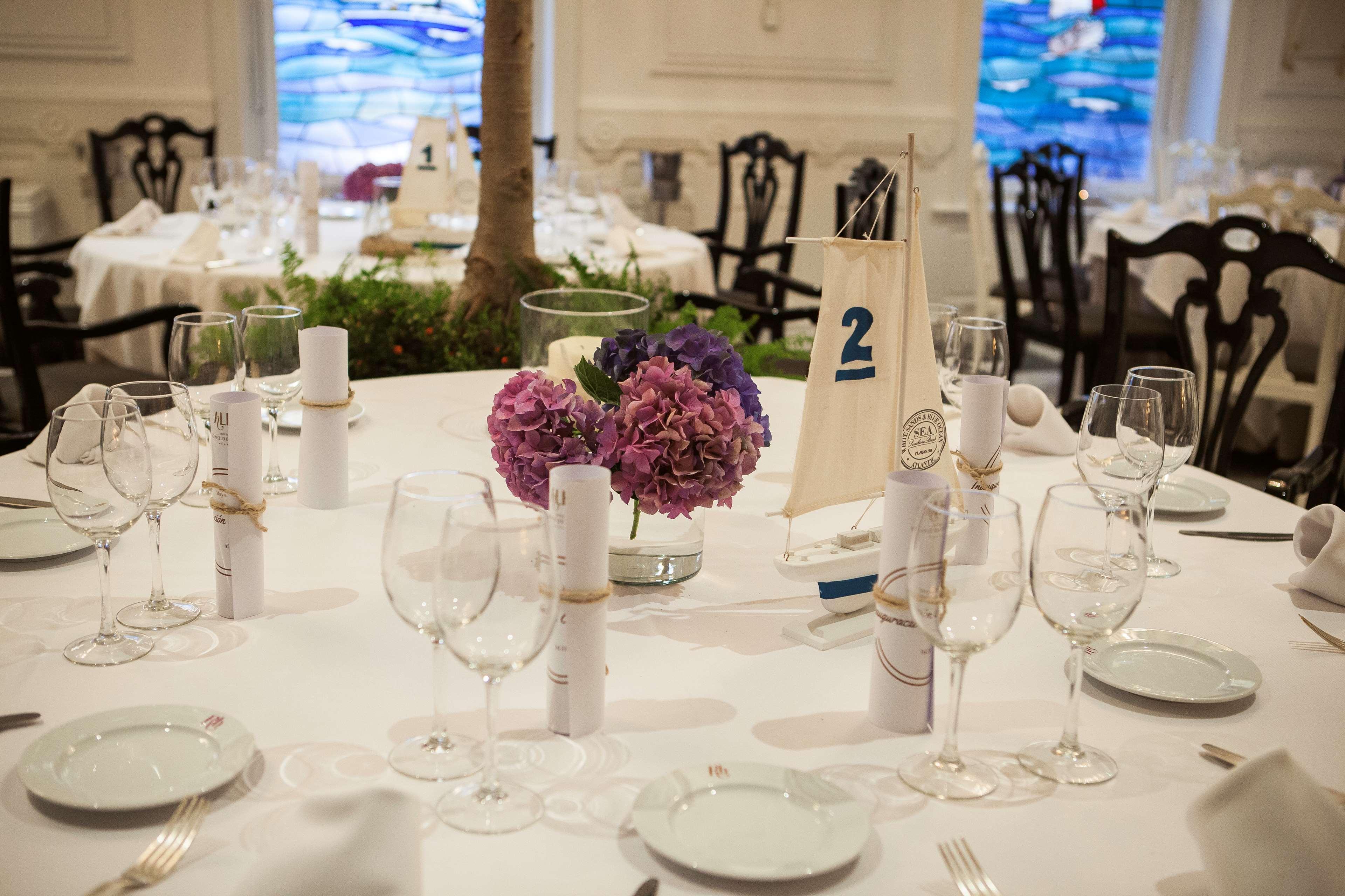 בילבאו Hotel Lopez De Haro מראה חיצוני תמונה A table at a wedding reception
