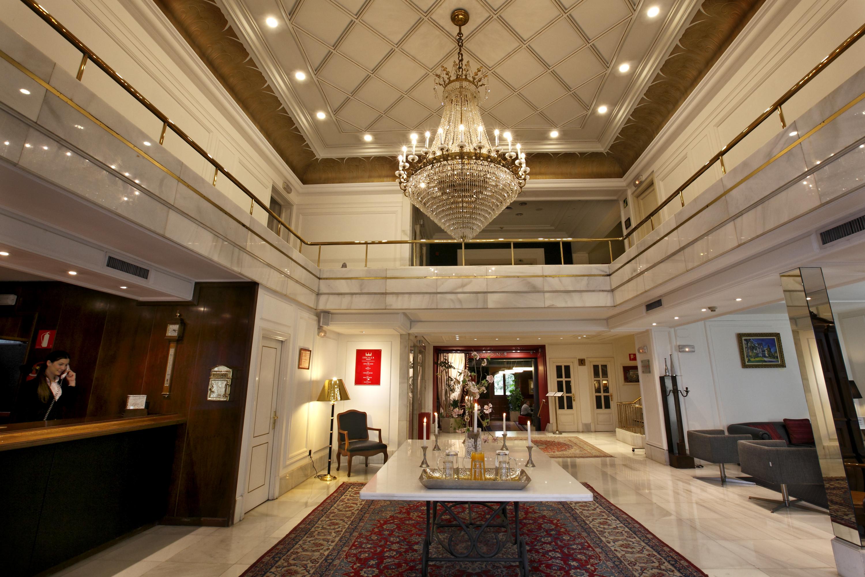 בילבאו Hotel Lopez De Haro מראה חיצוני תמונה The lobby of the hotel