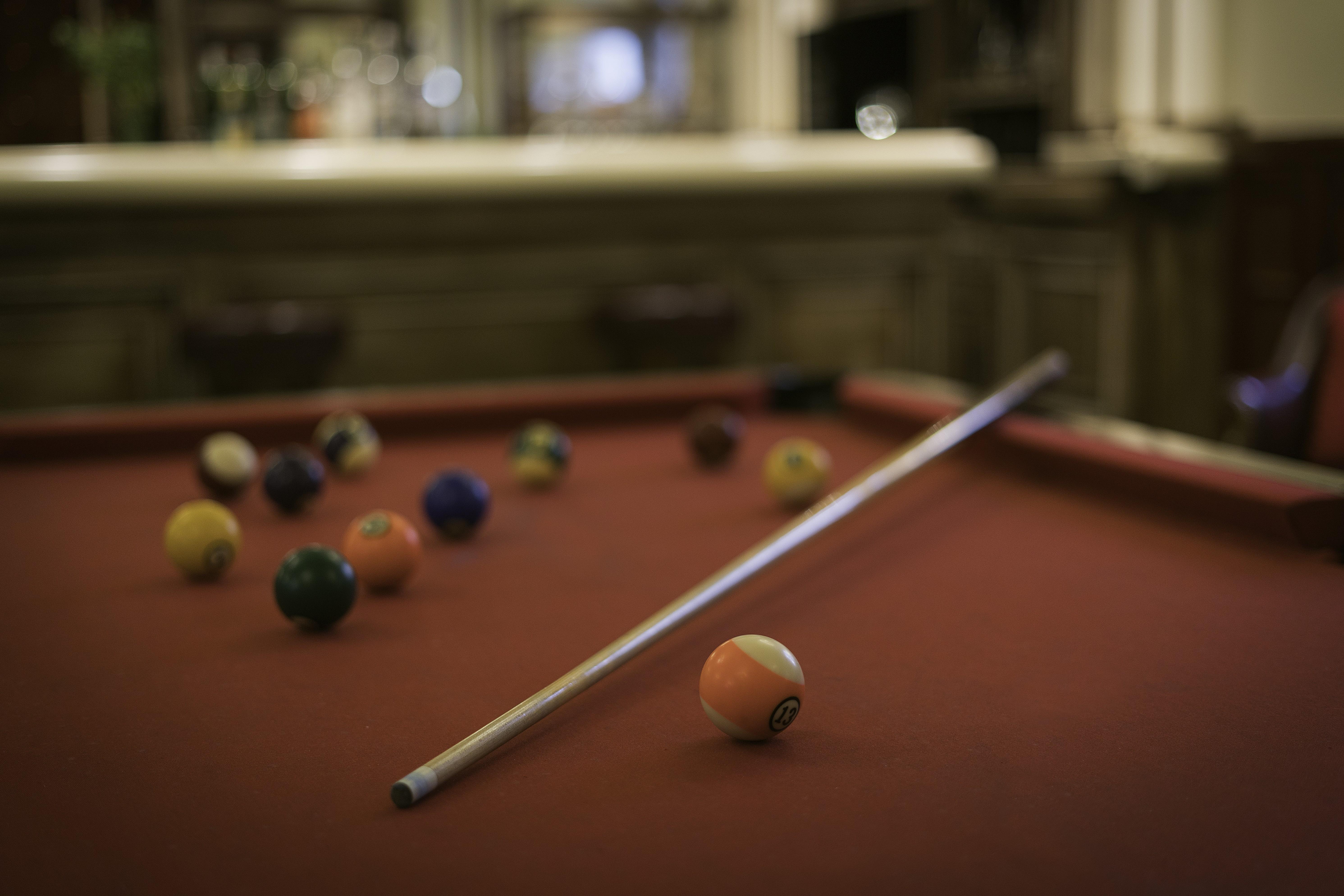 בילבאו Hotel Lopez De Haro מראה חיצוני תמונה A pool table