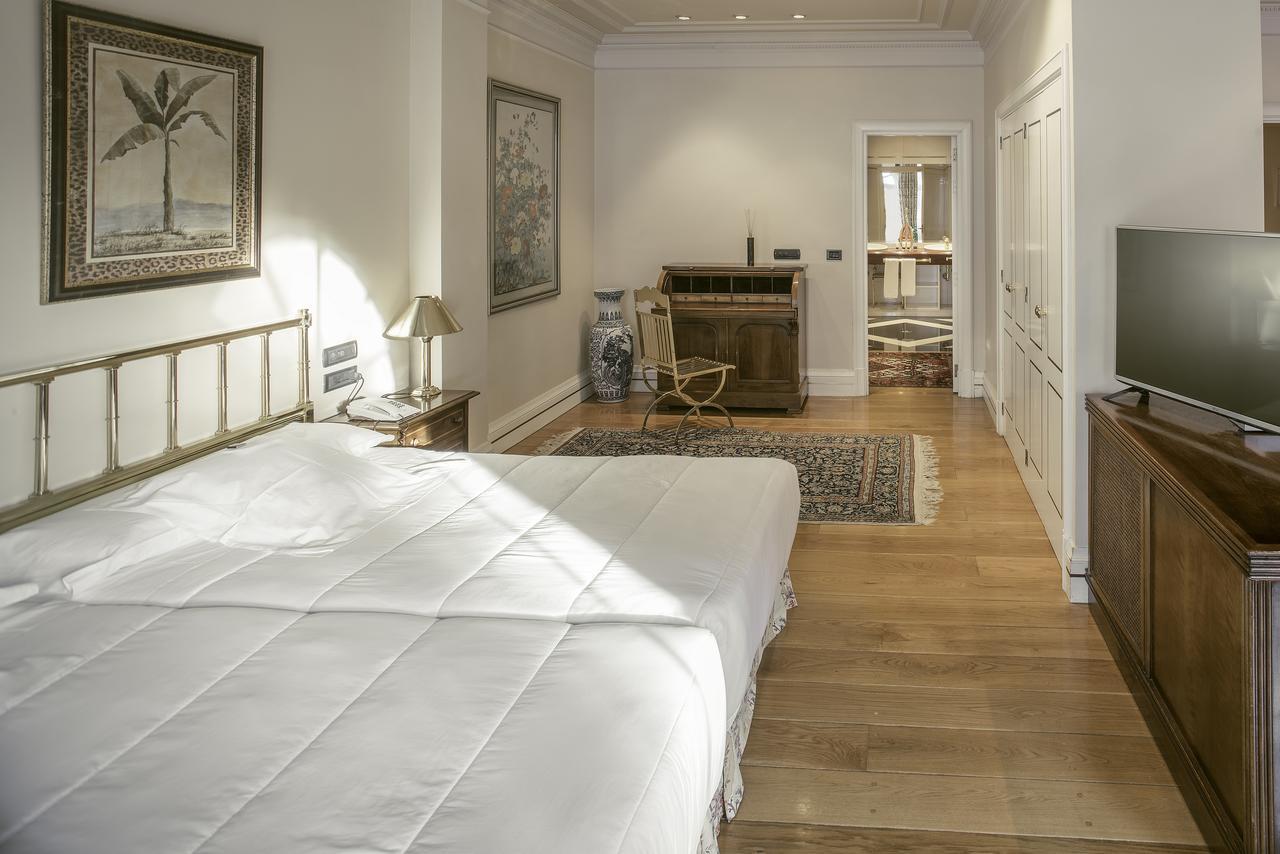 בילבאו Hotel Lopez De Haro מראה חיצוני תמונה A room at the hotel